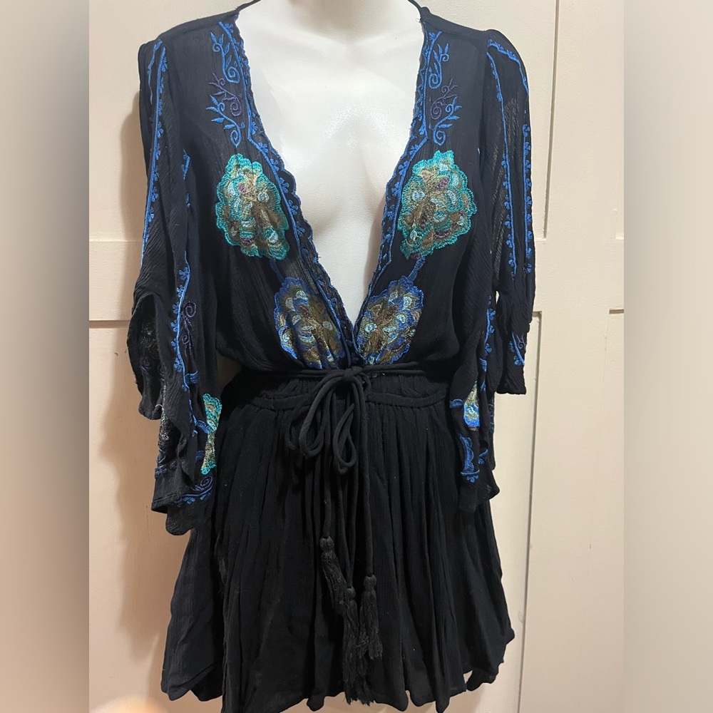 NWOT- FREE PEOPLE EMBROIDERED DEEP V NECK DRESS